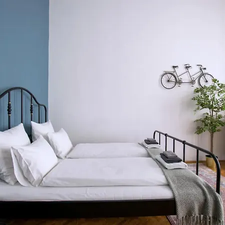 Standard By Hi5 - Charming * Budapešť