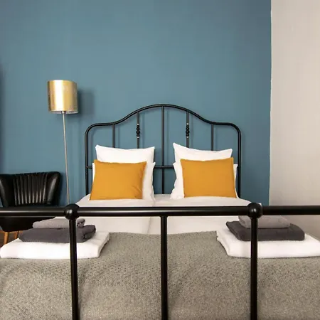 Standard By Hi5 - Charming * Budapest